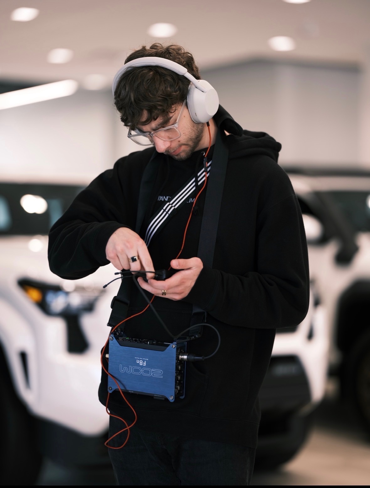 Costa adjusting location sound equipment
